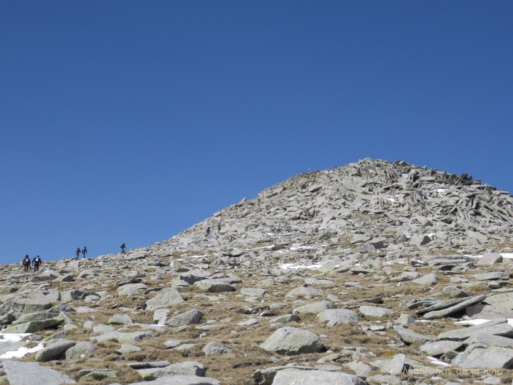 Llegando a la cima del Puigpedrós